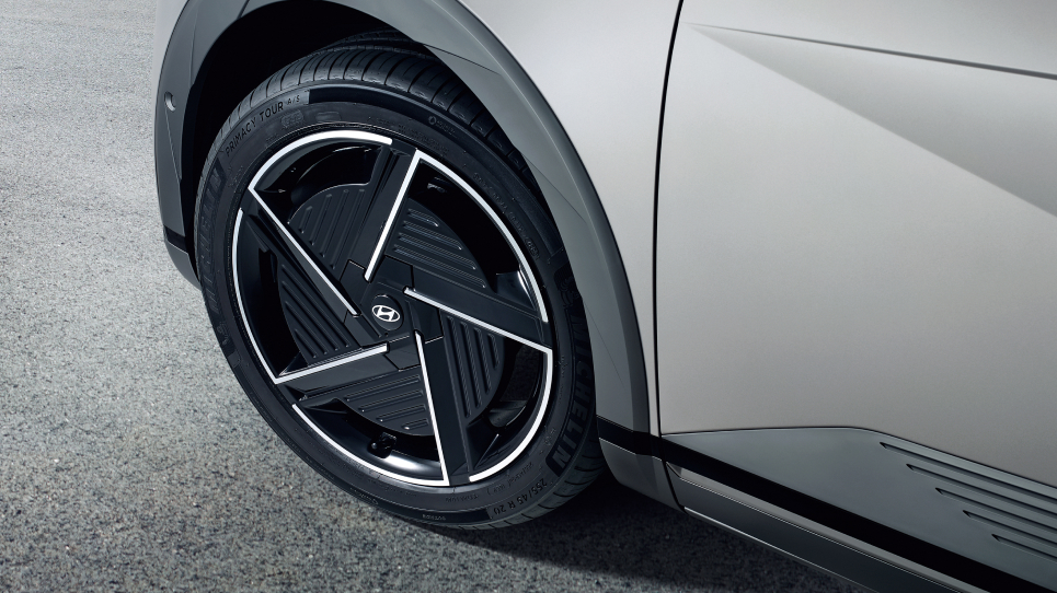 MY25IONIQ5_Ext_Hotspot_965x542_1 (1).jpg