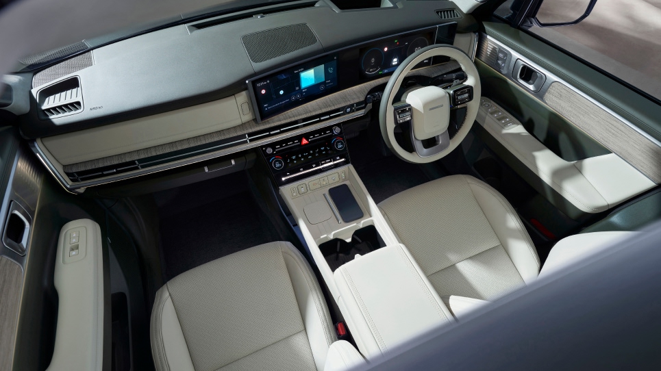 Hyundai_Santafe_ICE_2025_Interior_Hotspot_Space_965x542_01.jpg