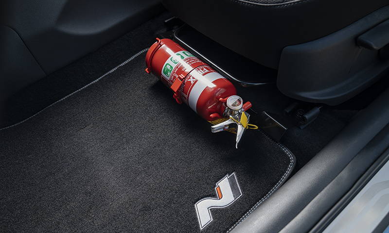 HYUNDAI_ACCESSORIES_i30N_Fire_Extinguisher_800x480.jpg