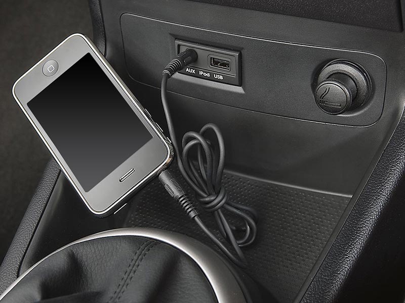 santa_fe_accessories_auxiliary_cable_800x600.jpg